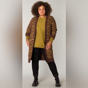 NWT - YESTA - Valkyra Cardigan. Open front.
Size: 20 - pit to pit is 26"